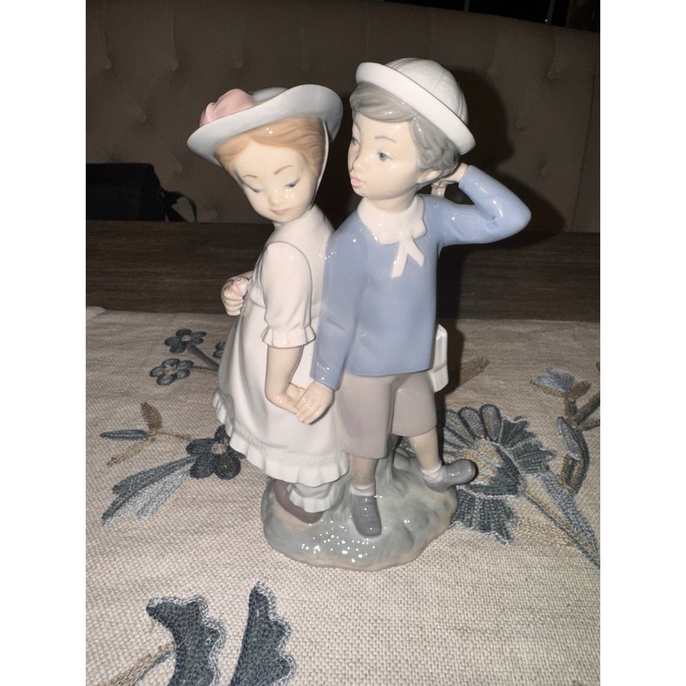 Lladro Figurine Boy and Girl with Gifts Hand Made in Spain Porcelain